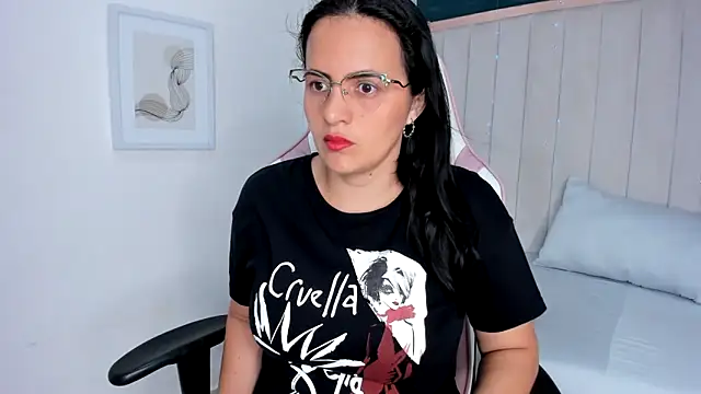 Snapshot of africa_holmes chatting on 09.12.25 africa holmes online show from 09.12.25