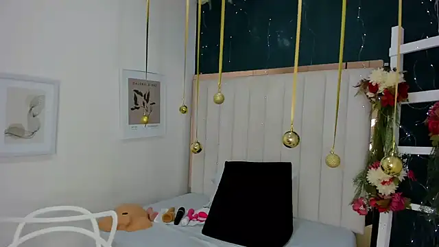 Snapshot of africa_holmes chatting on 11.30.25 africa holmes online show from 11.30.25