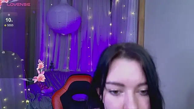 Snapshot of Lana__Cute_ chatting on 12.21.24 Lana Cute online show from 12.21.24