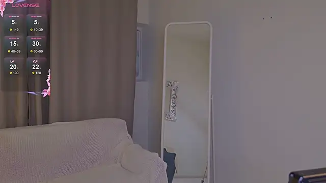 Snapshot of Lana__Cute_ chatting on 03.17.25 Lana Cute online show from 03.17.25