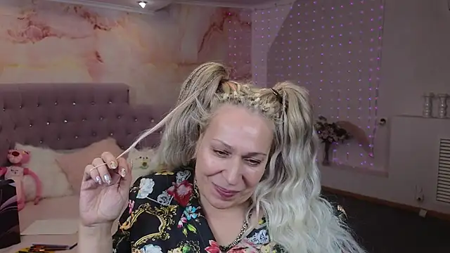 Snapshot of Penelope_Pinky chatting on 01.15.25 Penelope Pinky online show from 01.15.25