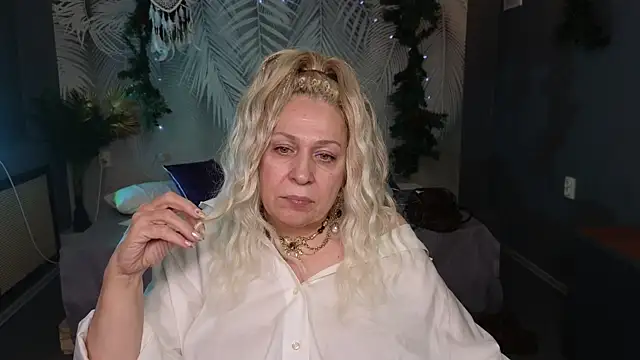 Snapshot of Penelope_Pinky chatting on 01.20.25 Penelope Pinky online show from 01.20.25