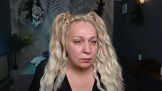 Snapshot of Penelope_Pinky chatting on 01.27.25 Penelope Pinky online show from 01.27.25