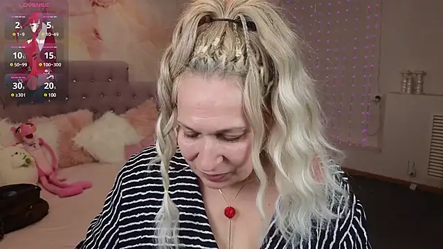 Snapshot of Penelope_Pinky chatting on 02.03.25 Penelope Pinky online show from 02.03.25