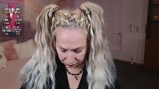 Snapshot of Penelope_Pinky chatting on 02.04.25 Penelope Pinky online show from 02.04.25