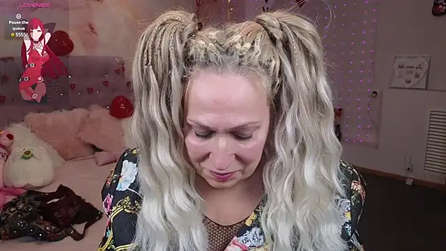 Snapshot of Penelope_Pinky chatting on 02.14.25 Penelope Pinky online show from 02.14.25