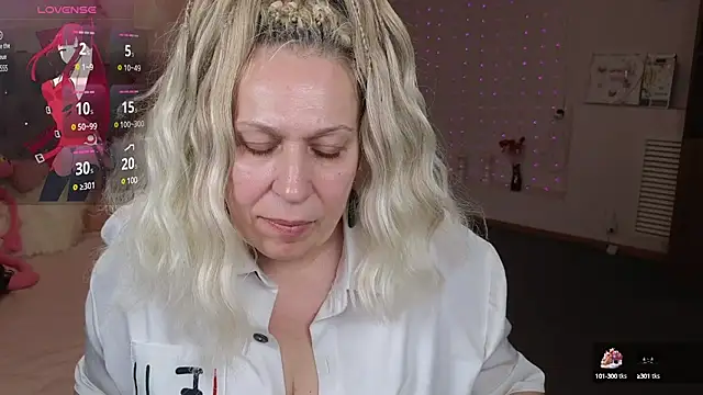 Snapshot of Penelope_Pinky chatting on 02.20.25 Penelope Pinky online show from 02.20.25