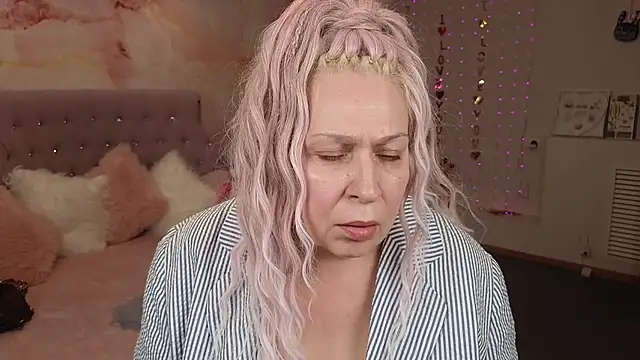 Snapshot of Penelope_Pinky chatting on 03.03.25 Penelope Pinky online show from 03.03.25