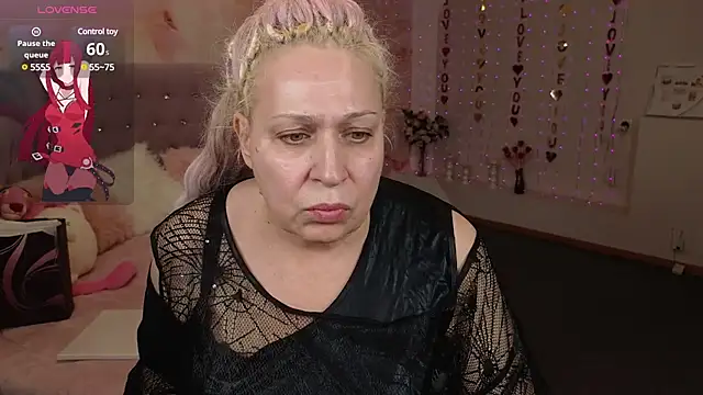 Snapshot of Penelope_Pinky chatting on 03.10.25 Penelope Pinky online show from 03.10.25