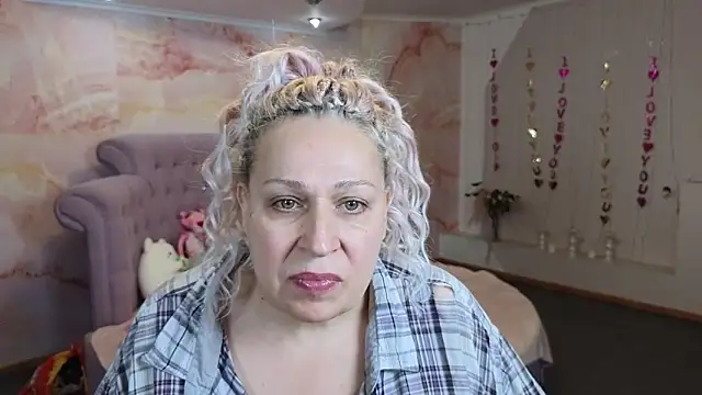 Snapshot of Penelope_Pinky chatting on 10.14.25 Penelope Pinky online show from 10.14.25