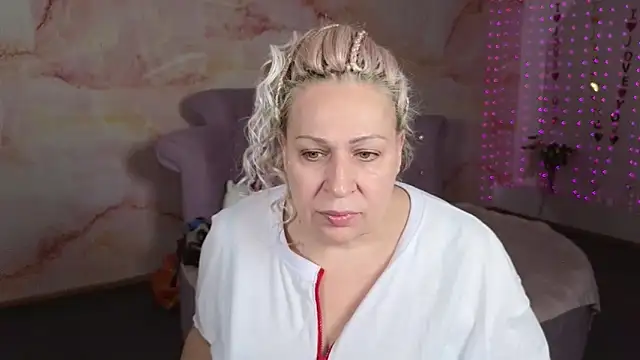 Snapshot of Penelope_Pinky chatting on 10.15.25 Penelope Pinky online show from 10.15.25