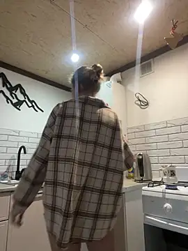 Snapshot of mi_michelle chatting on 02.04.25 mi michelle online show from 02.04.25