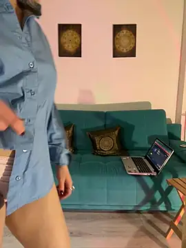 Snapshot of mi_michelle chatting on 02.04.25 mi michelle online show from 02.04.25