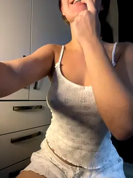 Snapshot of mi_michelle chatting on 11.20.25 mi michelle online show from 11.20.25