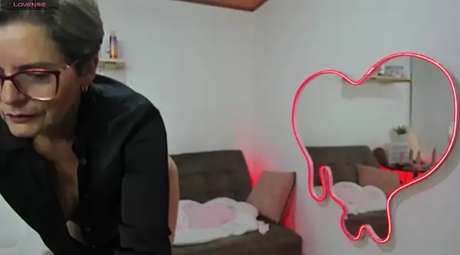 Snapshot of Adeellee_ chatting on 01.15.25 Adeellee online show from 01.15.25