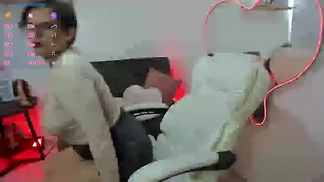 Snapshot of Adeellee_ chatting on 01.26.25 Adeellee online show from 01.26.25