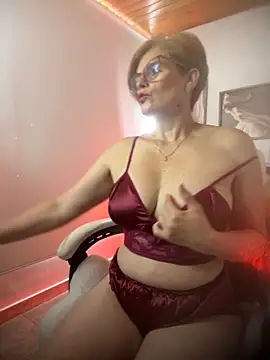 Snapshot of Adeellee_ chatting on 10.20.25 Adeellee online show from 10.20.25