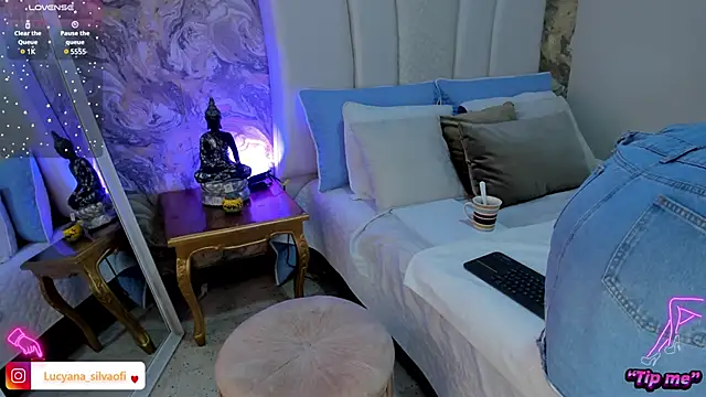 LucyanaSilva online show from 02.11.25