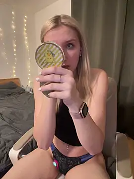 AnnyBelleX online show from 12.17.25