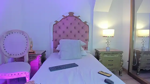 rebeca watsson online show from 10.28.25