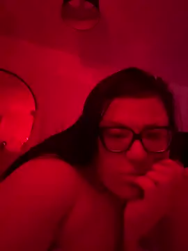 Snapshot of StrawberrySexx chatting on 12.17.24 StrawberrySexx online show from 12.17.24