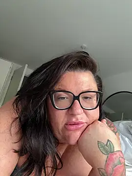 Snapshot of StrawberrySexx chatting on 01.24.25 StrawberrySexx online show from 01.24.25