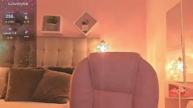 Snapshot of melanie_hh chatting on 09.14.25 melanie hh online show from 09.14.25