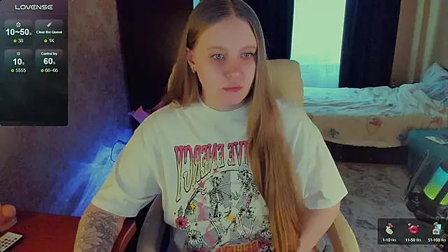 Snapshot of Alice_Dreamgirl_ chatting on 02.27.25 Alice Dreamgirl online show from 02.27.25