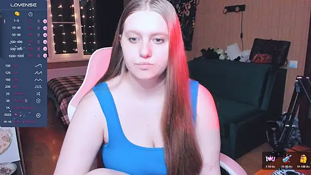 Snapshot of Alice_Dreamgirl_ chatting on 11.30.25 Alice Dreamgirl online show from 11.30.25