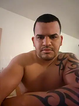 Snapshot of Latino2909 chatting on 02.17.25 Latino2909 online show from 02.17.25