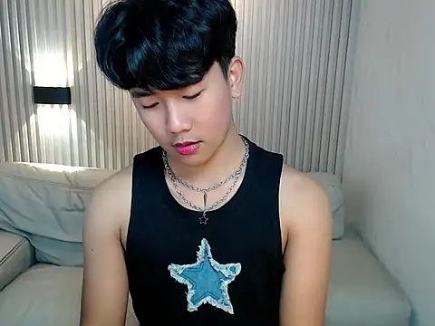 Snapshot of dangerzone0122 chatting on 11.21.25 dangerzone0122 online show from 11.21.25