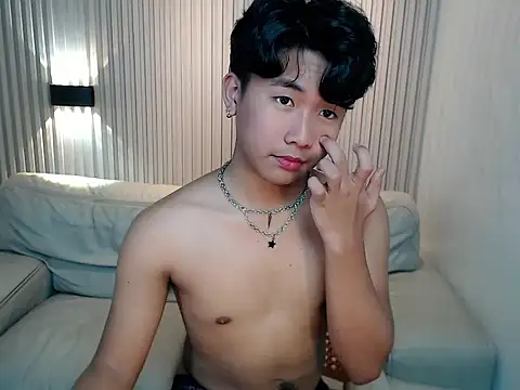 Snapshot of dangerzone0122 chatting on 11.22.25 dangerzone0122 online show from 11.22.25