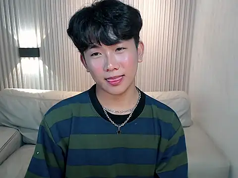 Snapshot of dangerzone0122 chatting on 11.24.25 dangerzone0122 online show from 11.24.25