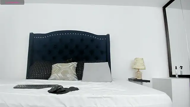 Snapshot of hotmature1 chatting on 11.12.25 hotmature1 online show from 11.12.25