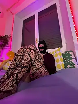 littlewitchxoxo online show from 12.17.24