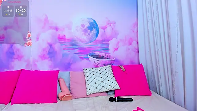 Snapshot of Curvy_Dynamite_ chatting on 02.06.25 Curvy Dynamite online show from 02.06.25