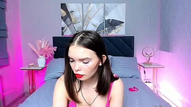 Snapshot of Curvy_Dynamite_ chatting on 02.19.25 Curvy Dynamite online show from 02.19.25