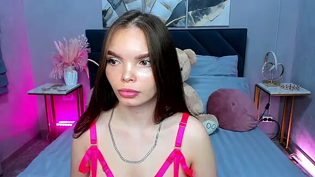 Snapshot of Curvy_Dynamite_ chatting on 09.13.25 Curvy Dynamite online show from 09.13.25