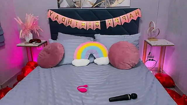 Curvy Dynamite  online show from 03.11.26