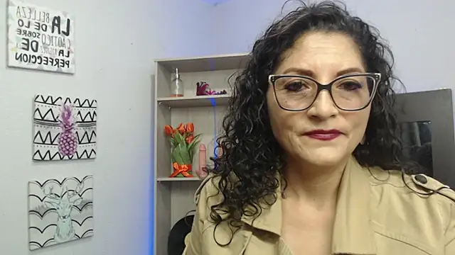 Snapshot of arianna_ros3 chatting on 01.29.25 arianna ros3 online show from 01.29.25