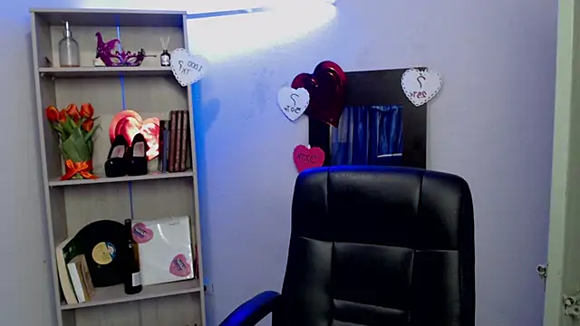 Snapshot of arianna_ros3 chatting on 03.15.25 arianna ros3 online show from 03.15.25