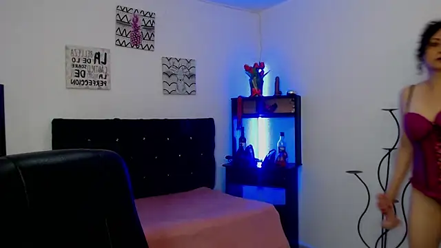 Snapshot of arianna_ros3 chatting on 09.19.25 arianna ros3 online show from 09.19.25