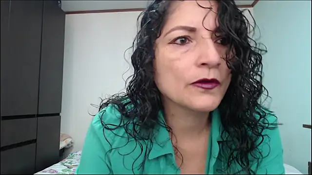 Snapshot of arianna_ros3 chatting on 10.13.25 arianna ros3 online show from 10.13.25