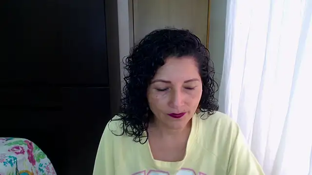 Snapshot of arianna_ros3 chatting on 04.24.26 arianna ros3 online show from 04.24.26