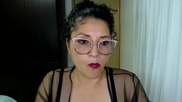 Snapshot of arianna_ros3 chatting on 06.15.26 arianna ros3 online show from 06.15.26