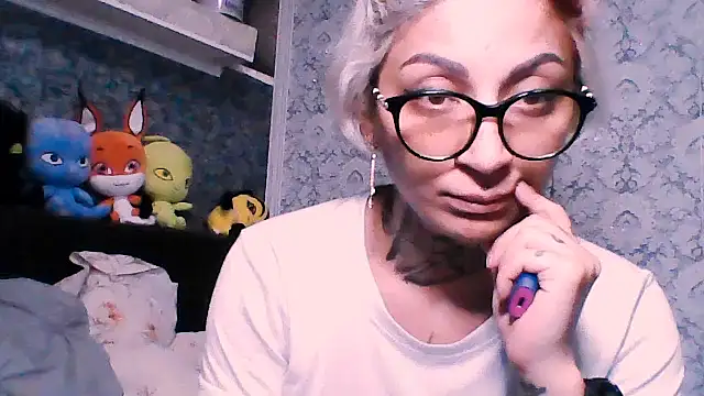 Lucky Deniz online show from 11.21.25