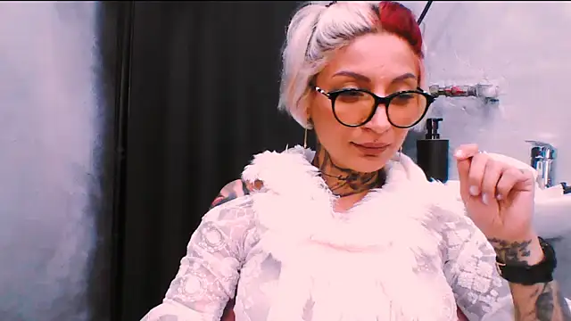 Lucky Deniz online show from 11.22.25