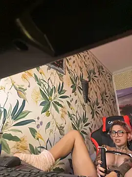 Lucky Deniz online show from 12.17.25