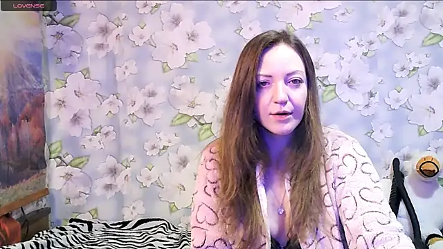 Snapshot of KattyLuuu chatting on 02.13.25 KattyLuuu online show from 02.13.25