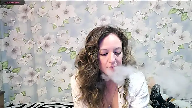 Snapshot of KattyLuuu chatting on 02.23.25 KattyLuuu online show from 02.23.25